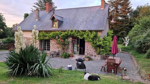 Beaucoudray House | 3 Bed Cottage Sleeps 6 - Enclosed Patio -Fireplace