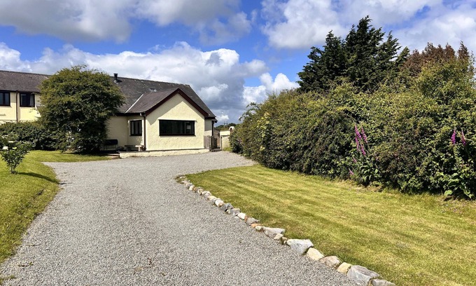 Llanddona House | 3 Bed Cottage - Sleeps 5 - Pets - Parking - Garden