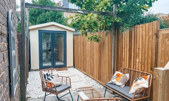 Tooting Apartment | 3 Bed Flat 30min to Central London : StayByNumbers