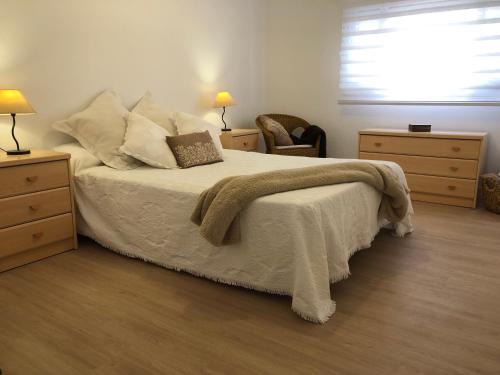 Plaza De La Costera Apartment | 3 Bed Flat - Sleeps 5 - Wifi