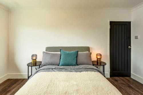 Gosport Apartment | 3 bed home by the sea