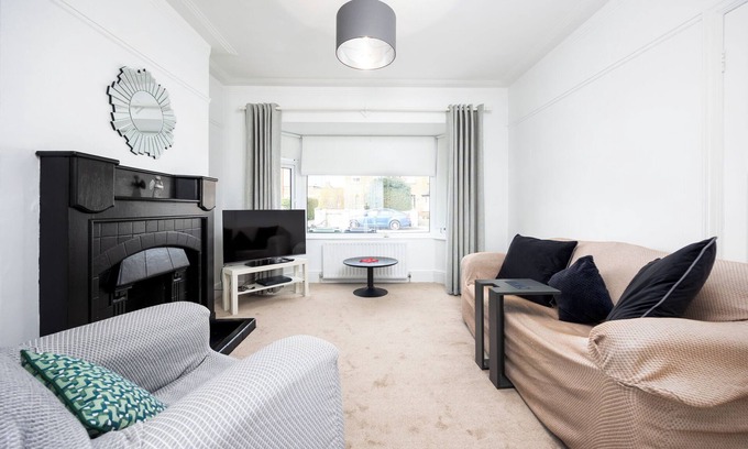 Haroldʼs Cross House | 3-Bed Home in Rialto – 10 Min to Dublin City