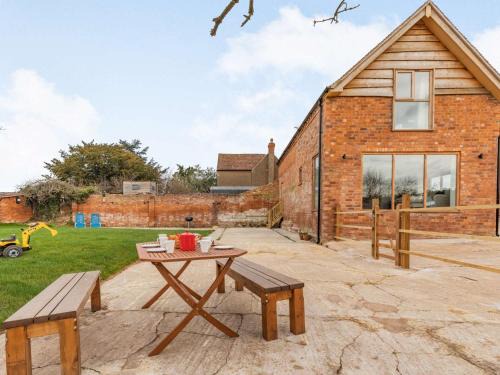 Eckington House | 3 Bed in Eckington 86760