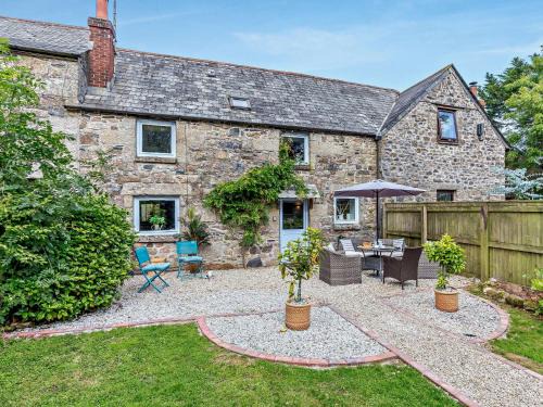 Lanhydrock House | 3 Bed in Lanhydrock 90217