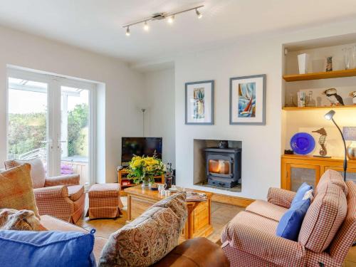 Polruan House | 3 Bed in Polruan PC040