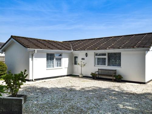 Redruth House | 3 Bed in St Day 37014