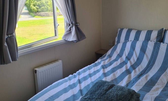 Millom Cabin | 3 Bed Lodge - Sleeps 6 - Parking - Pets - Wifi