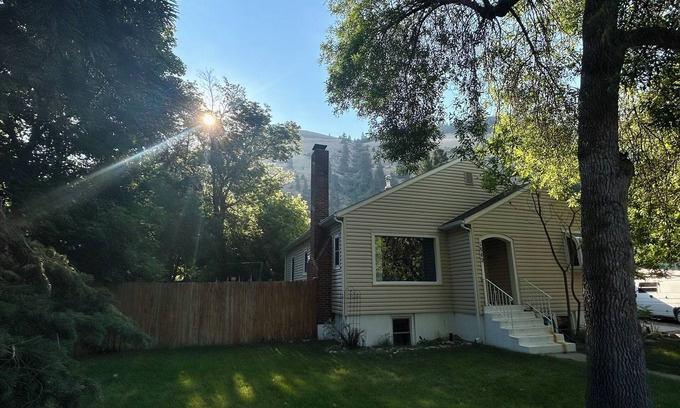 Lower Rattlesnake House | 3-bed Mountain View home, Walkable to The UofM, Creek, Hiking trails, GO GRIZ!