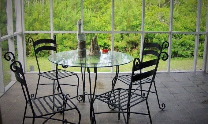 Shellman Bluff House | 3 bedrm, 2 bath, near Sapelo Hammock Golf Course open LR/ Kitchen area open.