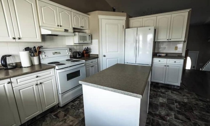 Grande Prairie House | 3 bedroom 2 bath air-conditioned house with garage