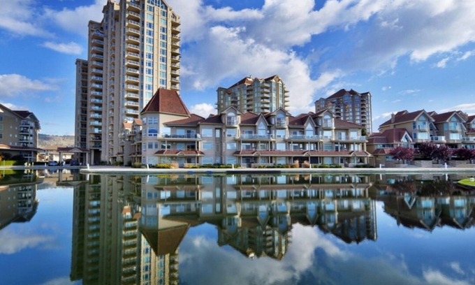 Kelowna Central Business District Condo | 3 Bedroom, 2 Bath Condo on 15th floor with stunning Lake View