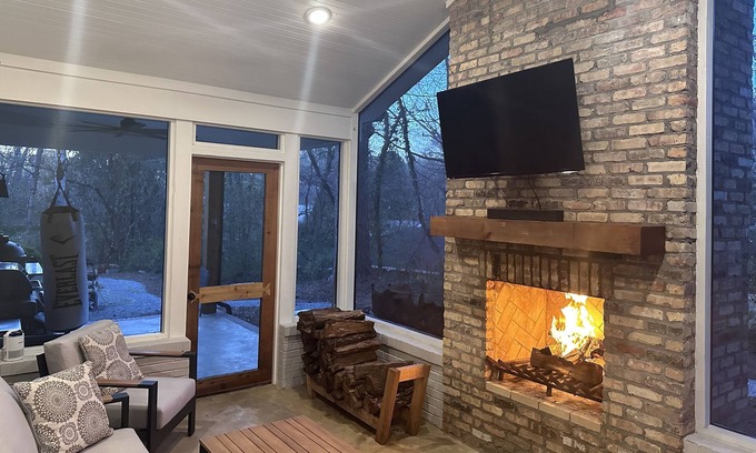 Oxford House | 3 Bedroom/2 Bath Home walking distance to Oxford Square and Ole Miss