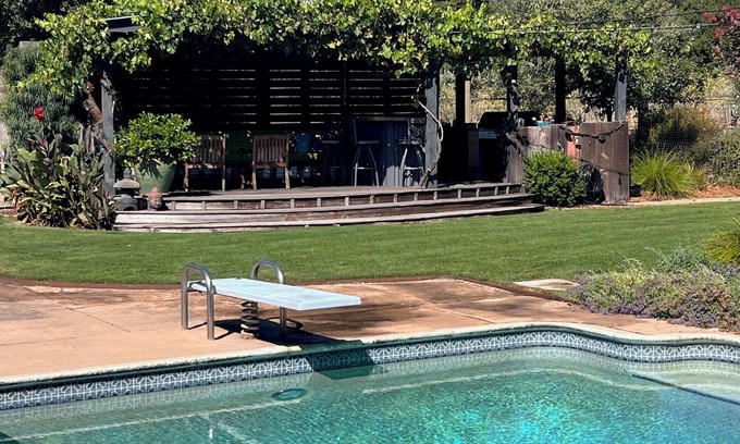 Sonoma House | 3 bedroom, 2 bath, pool, new hot tub, outdoor kitchen, bar and lounge, fire pit