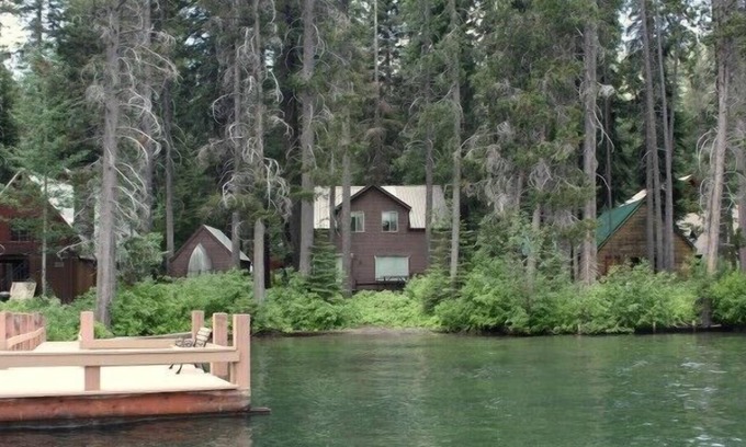Donner Lake Woods Cabin | 3 bedroom, 2 bath, sleeps 8. Donner Lakefront with private dock DLR#009