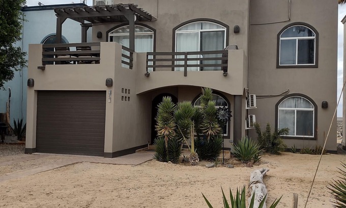 Las Conchas House | *3 Bedroom/2 KING Suites/3.5 Bathroom - Rooftop with Beautiful Ocean Views