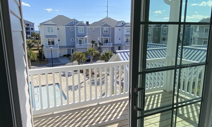 Atlantic Beach House | 3 bedroom, 3 1/2 bath townhome located poolside with ocean view/access