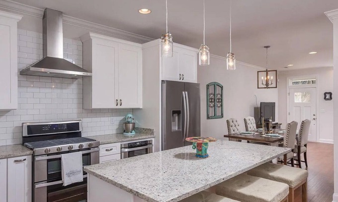Chattanooga House | 3 Bedroom 3 Bathroom Furnished Townhome | Southside Historic District PARK AVE