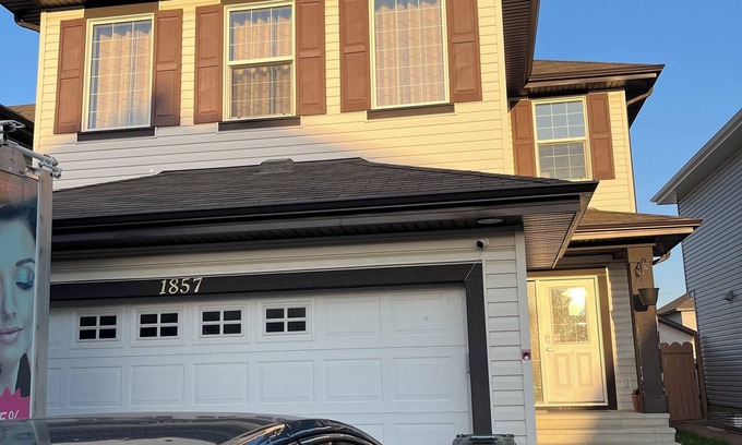 Southeast Edmonton House | 3 Bedroom 3 Beds Beautiful Single Family House