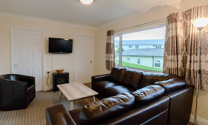 Aberaeron Ski Chalet | 3 bedroom accommodation in Gilfach-Yr-Halen