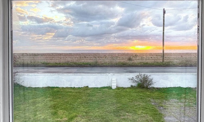 Lydd-on-Sea Cottage | 3 bedroom accommodation in Greatstone, New Romney