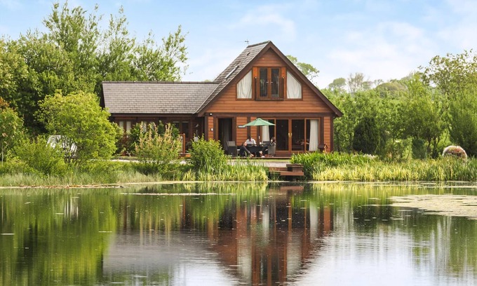Menai Bridge Ski Chalet | 3 bedroom accommodation in Anglesey