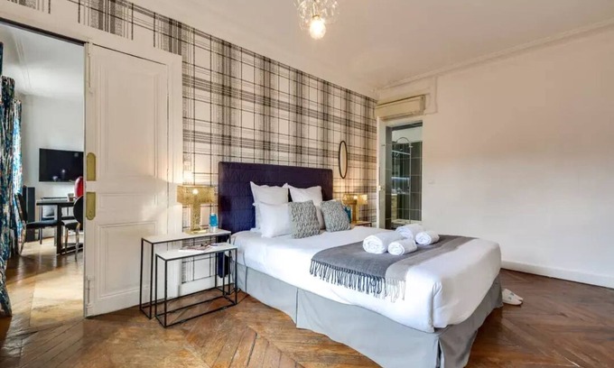 Les Iles Apartment | 3-bedroom apartment in superb Paris with AC, WiFi. Enjoy your stay