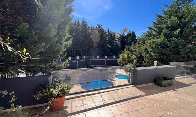 Sariyer Apartment | 3-bedroom apartment with sauna, swimming pool, gym, basketball, tennis court and concierge service