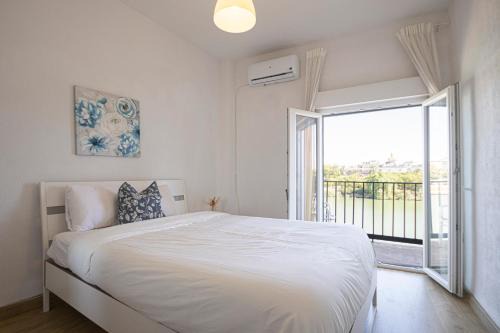 Triana Apartment | 3 bedroom apartment with stunning Guadalquivir views