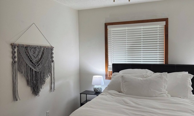 Adair House | 3-bedroom barndominium in tranquil Colchester with WiFi, AC. Enjoy your stay