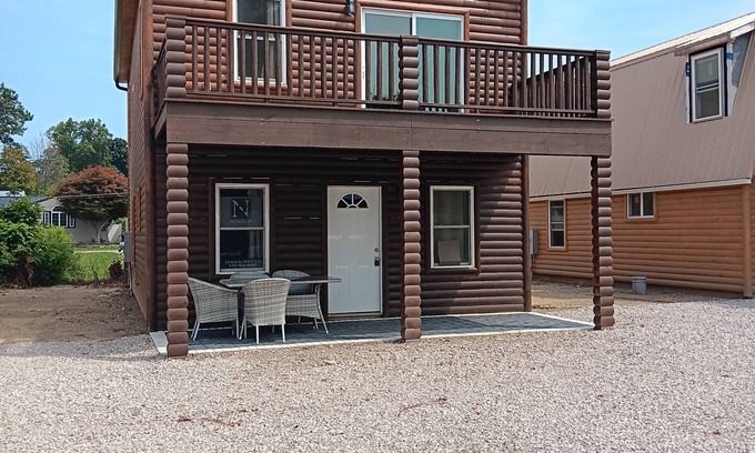 Ashtabula Cabin | 3-bedroom cabin on Lake Erie, second floor balcony and great views of Lale Erie.