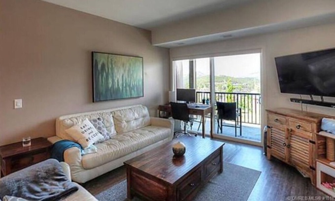 North Glenmore Condo | 3 Bedroom Condominium with amazing Okanagan view