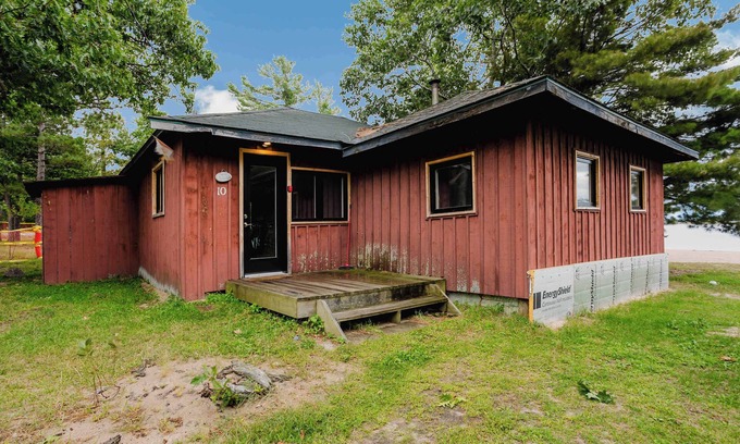 Carling House | 3-Bedroom Cottage #10 - Sand Bay