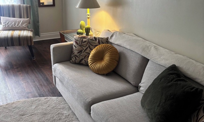 Hamilton House | 3 bedroom- Cozy Hamilton Townhouse