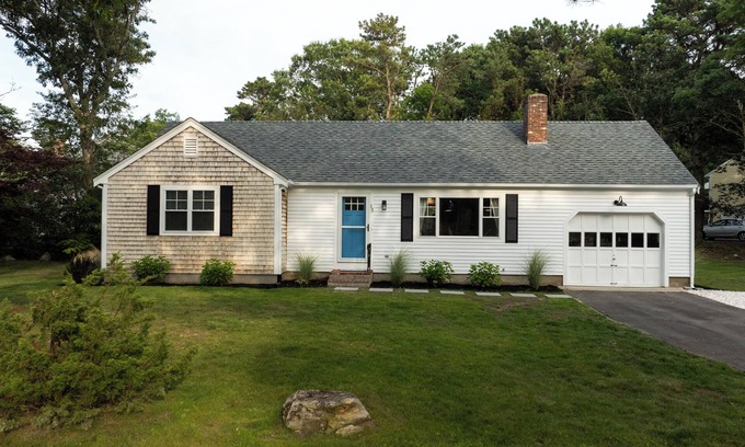 East Dennis House | 3 Bedroom Dennis home close to beaches and amenities