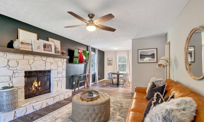 Marietta Apartment | 3 Bedroom Duplex triplex L-554133 by Houzlet