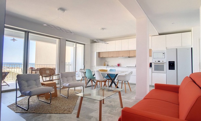 Carnon-Plage Apartment | 3-Bedroom F4 Apartment with Terrace, Parking - On the Beach