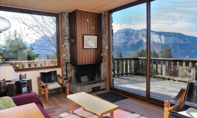Les Carroz-d'Araches Ski Chalet | 3-bedroom chalet, sleeps 8, south terrace, close to lifts, fully equipped
