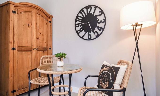 Salford House | 3 Bedroom home in Greater Manchester for contractor and Relocation