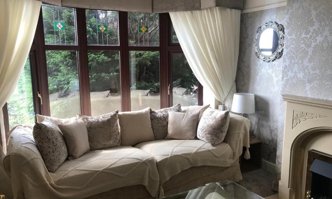 Erdington House | 3 bedroom home with stunning views and hot tub