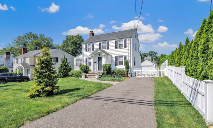Fairfield House | 3-bedroom house in fantastic Fairfield with office, and outdoor space