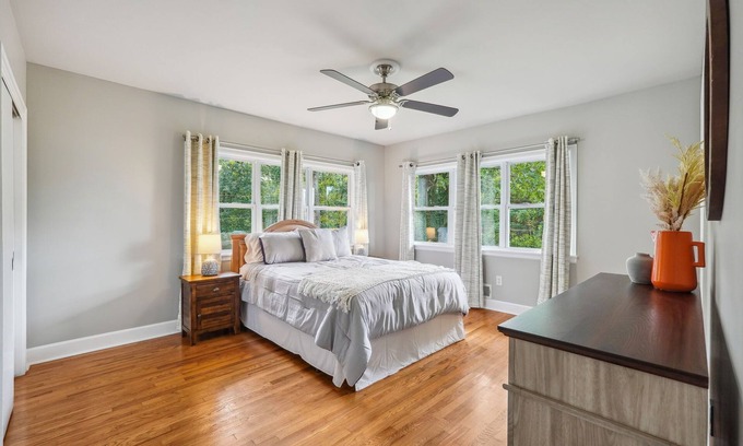 Gainesville House | 3-bedroom house in charming Gainesville with AC