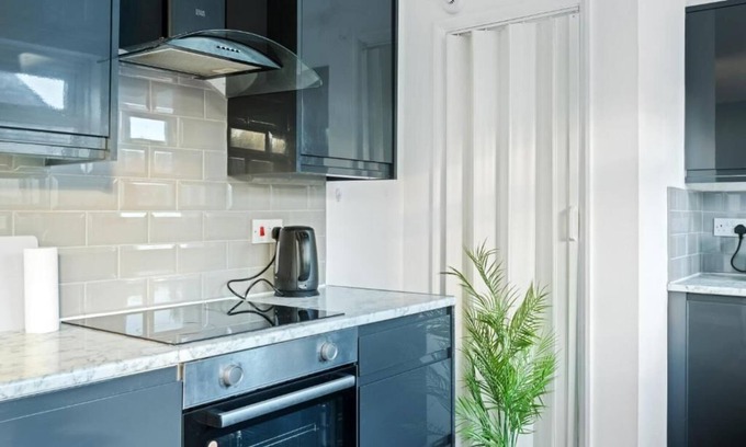 Nottingham House | 3-bedroom house in Welstead Avenue