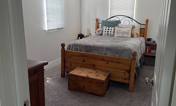 Ord House | 3-bedroom house + quite neighborhood + walking distance of main street + Brewery