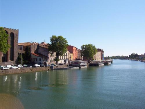 Agde Apartment | 3 bedroom modern apartment in historic building overlooking river herault