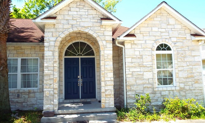 Little River House | 3-bedroom Pond View House in wonderful Little River 6miles to North Myrtle Beach