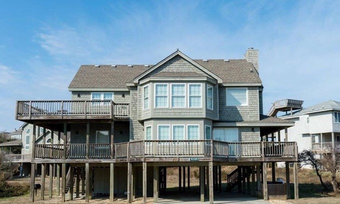 Duck House | 3 Bedroom Ships Watch Home Just 325ft to Beach Access