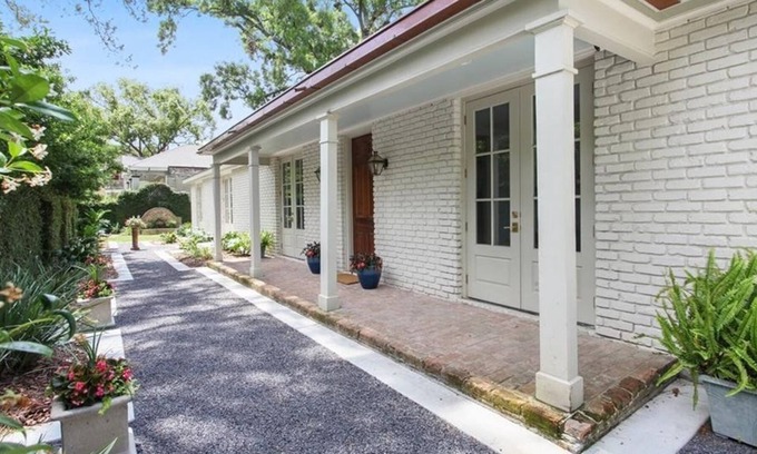 Garden District Apartment | 3 Bedroom Single family L-549504 by Houzlet