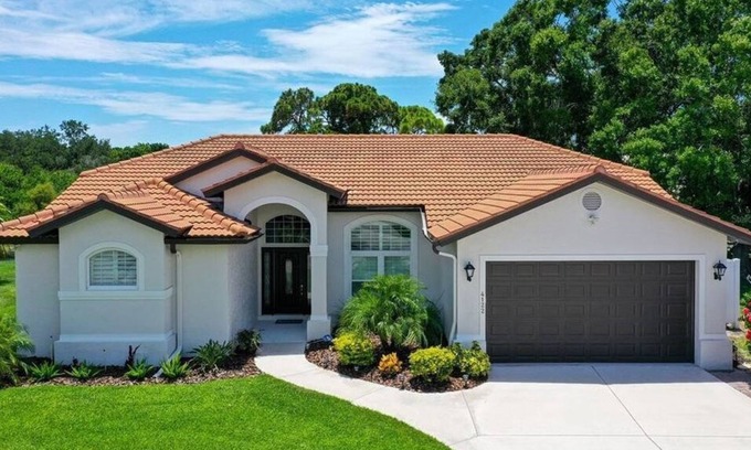 Palmer Ranch Apartment | 3 Bedroom Single family L-95103 by Houzlet