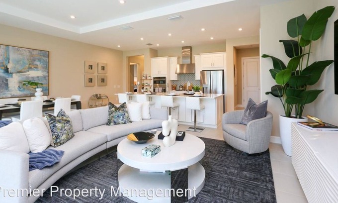 Naples Apartment | 3 Bedroom Single family 378544 by Houzlet