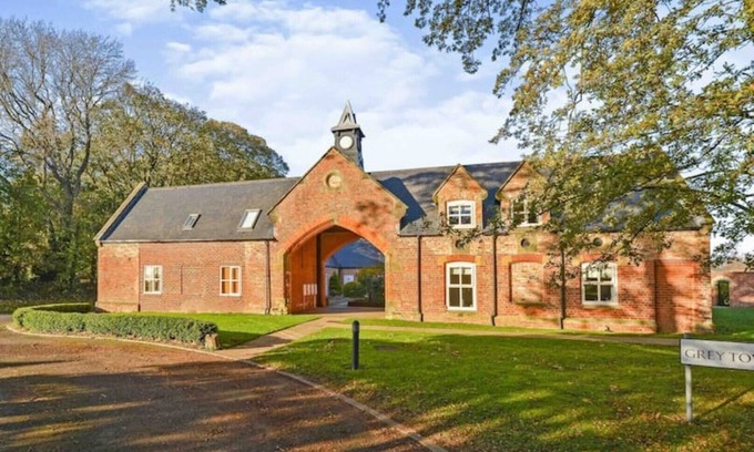 Nunthorpe House | 3 Bedroom Stable Conversion set in private grounds